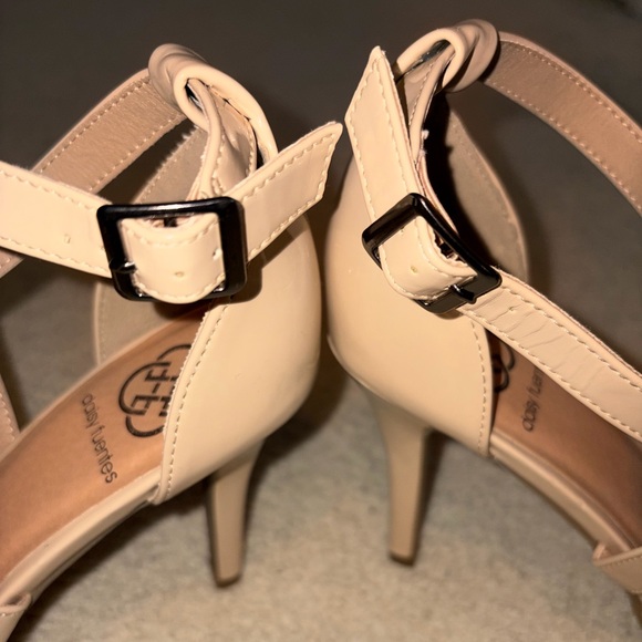 Elegant Nude Strappy Heels - Picture 6 of 6